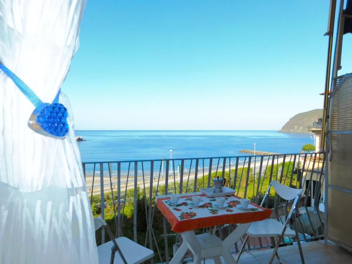 Bilocale Con Favolosa Vista Mare Леванто Екстериор снимка